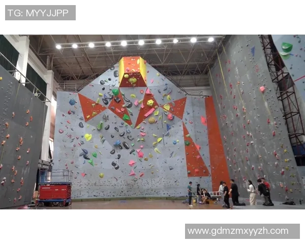 武汉攀岩队在全国攀岩配合排行榜中荣获第六名的佳绩