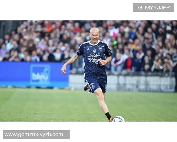 足球明星波尔多的辉煌历程与传奇瞬间回顾 足球明星波尔多的辉煌历程与传奇瞬间回顾