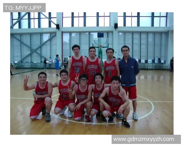 深圳篮球队与成都篮球队赛后分析实力对比与战术总结 深圳篮球队与成都篮球队赛后分析实力对比与战术总结